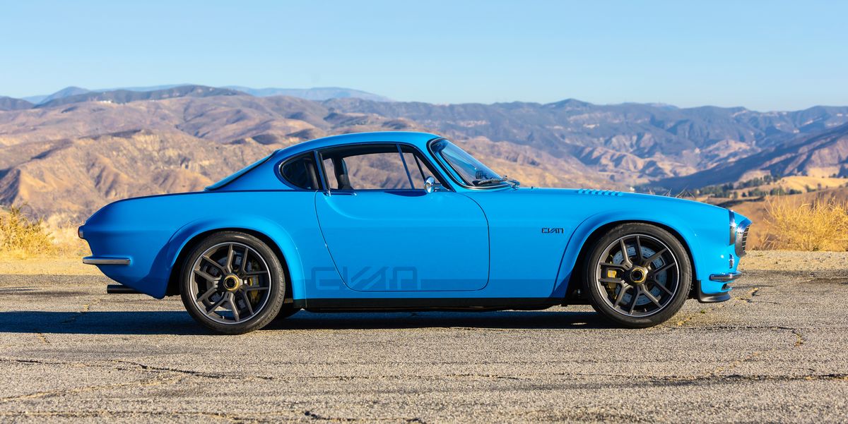 Volvo P1800 Cyan Racing Continuation Is a Carbon-Fiber Restomod