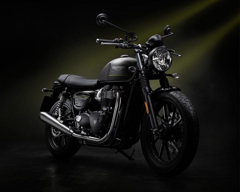 Triumph Speed Twin 900 on a black and yellow background
