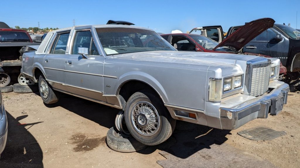 Junkyard Gem: 1986 Lincoln Town Car