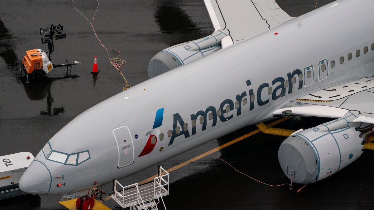 A Disabled Traveler Was Stranded At The Aiport Because The Airline Forgot To Put The Wheelchair On The Plane