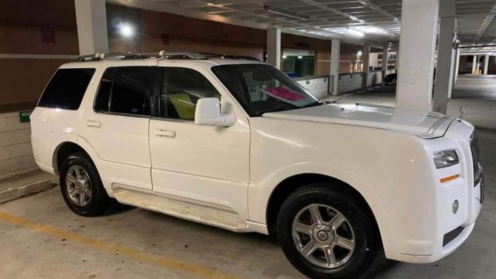 This Lincoln Aviator Dressed as a Rolls-Royce Can Be Yours