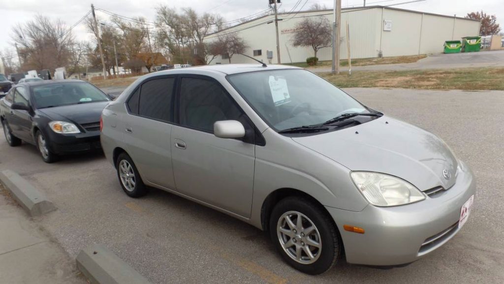 At $4,995, Could You Get Hyped About This 2002 Toyota Prius Hybrid?