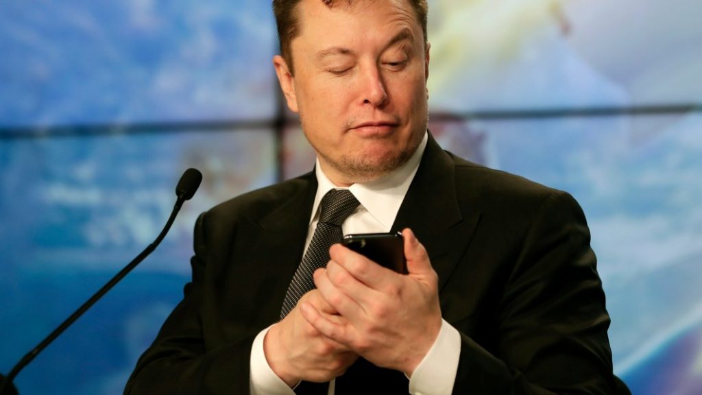 Elon Musk enlists Tesla, Boring Co., Neuralink employees for Twitter takeover