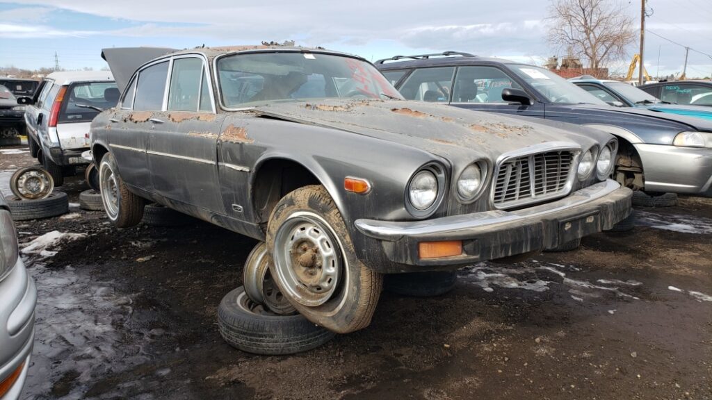 Junkyard Gem: 1977 Jaguar XJ6L