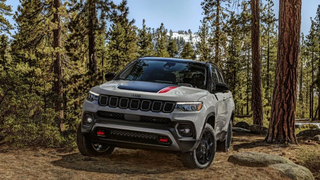 New Jeep 2.0-liter turbo four makes more power, better fuel economy