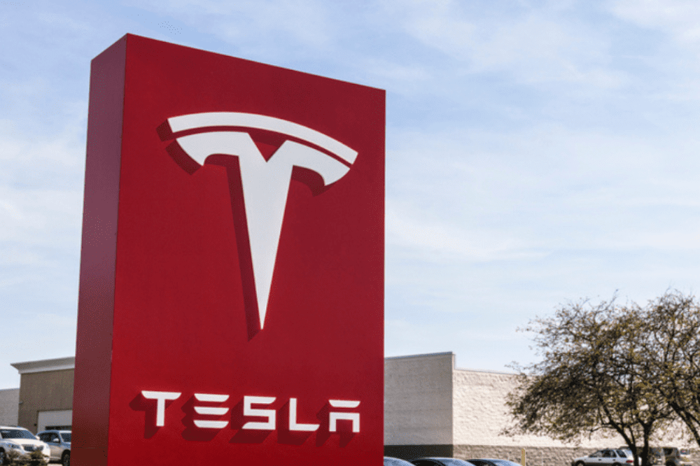 Tesla dispute - top auto insurers writing off rather than repairing crashed Tesla EVs