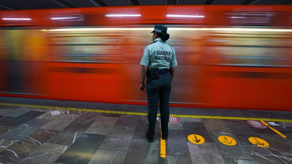 The Mexico City Metro System Runs On WhatsApp and FaceBook