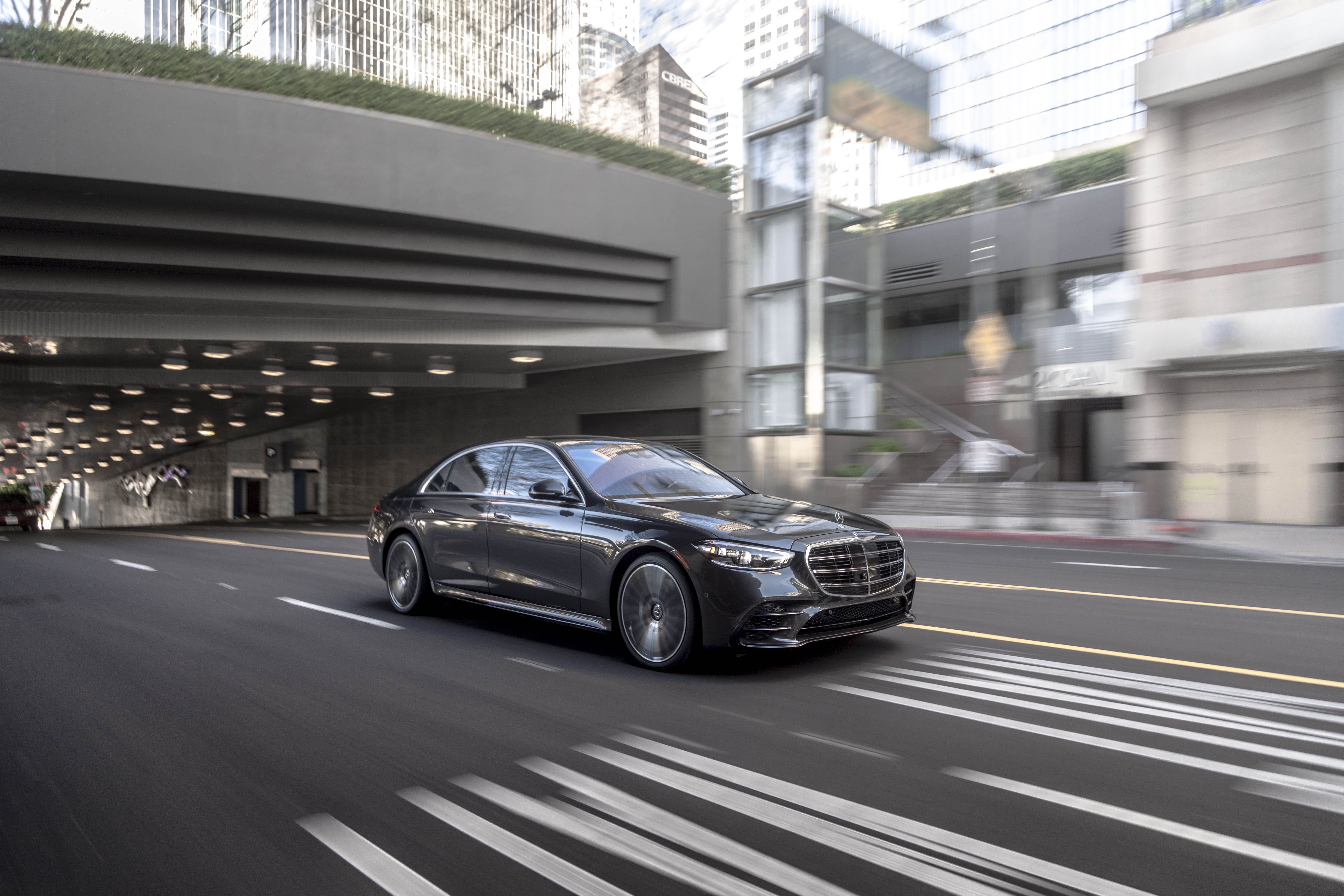 2023 mercedes benz s 580 4matic driving downtown