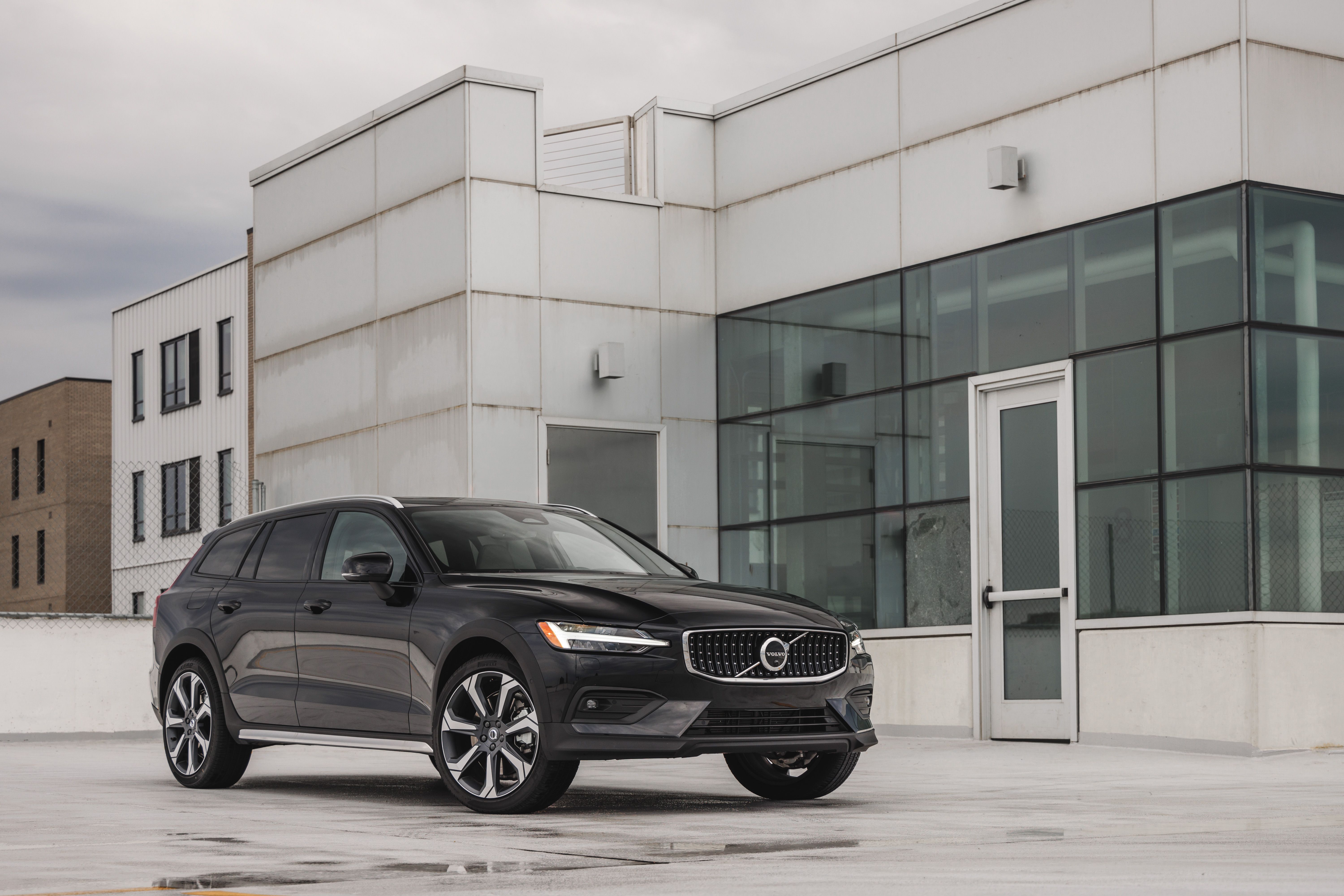 2023 volvo v60 cross country b5 awd