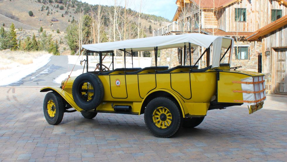 1925 white model 1545 yellowstone tour bus