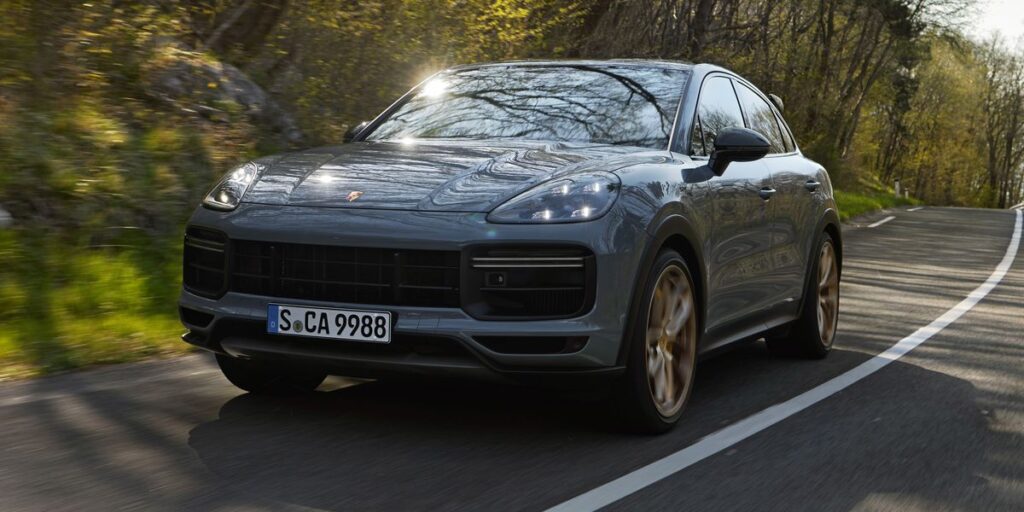 2022 Porsche Cayenne Coupe Turbo / Turbo S