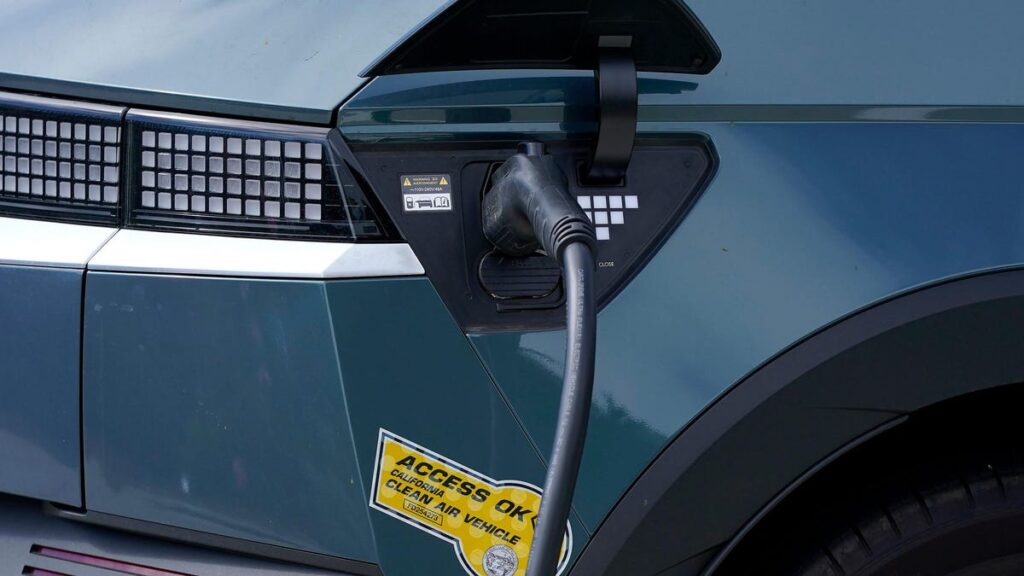 California Offers Low Income Residents $27,000 to Buy EVs if They Can Figure out How to Apply