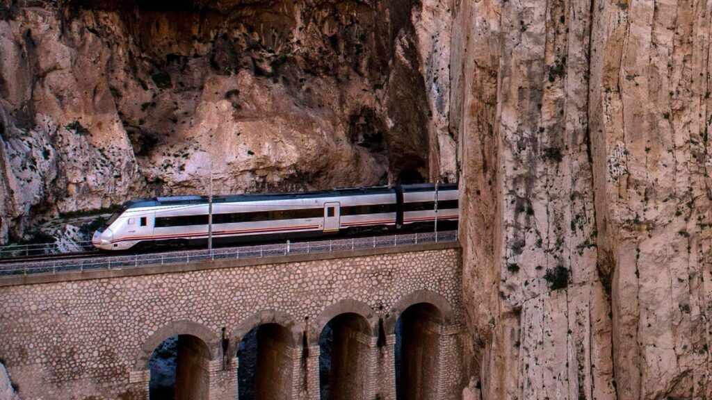 Spain’s New ​​$275 Million Trains Are Too Big For Its Tunnels