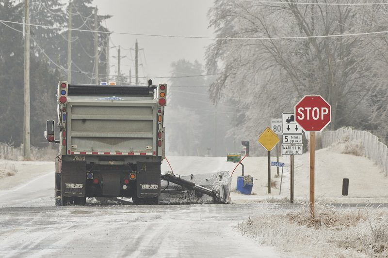 Winter storm causes power outages, travel delays and school closures in Ontario