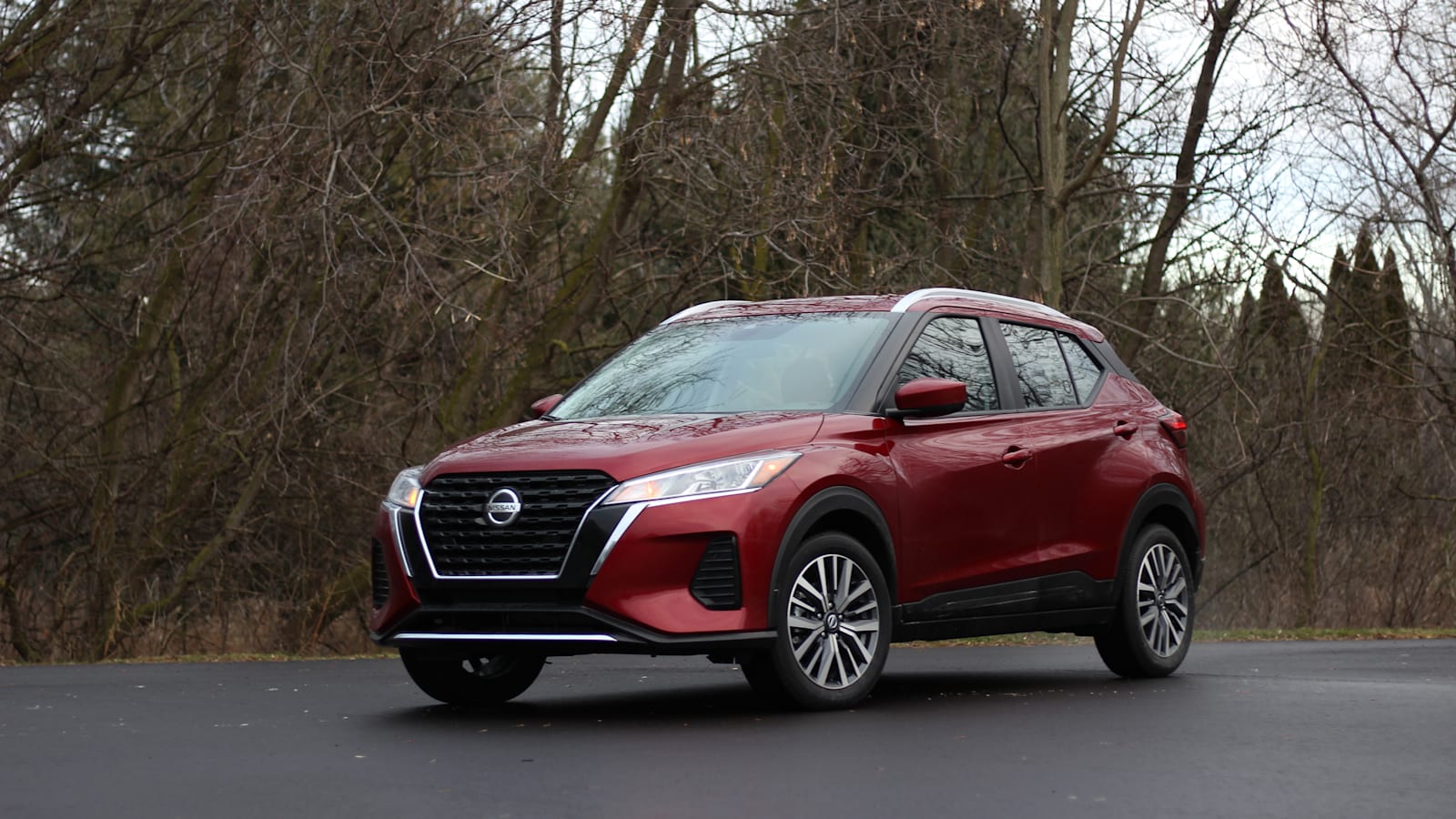 2021 Nissan Kicks SV in red