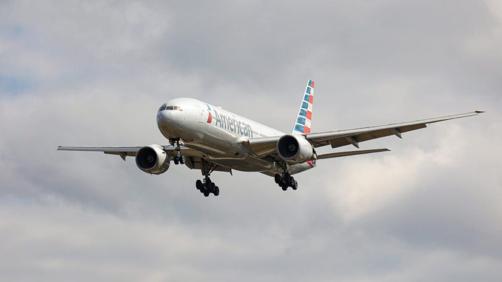 Lawsuit Blames American Airlines Defibrillator's Dead Battery for Fatal Heart Attack