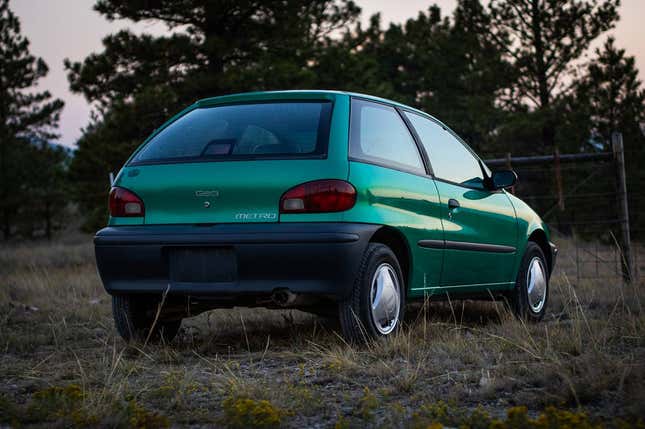 Image for article titled At $4,500, Is This 1995 Geo Metro a Mileage-Making Marvel?