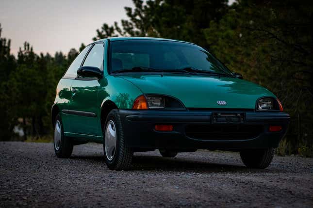 Image for article titled At $4,500, Is This 1995 Geo Metro a Mileage-Making Marvel?