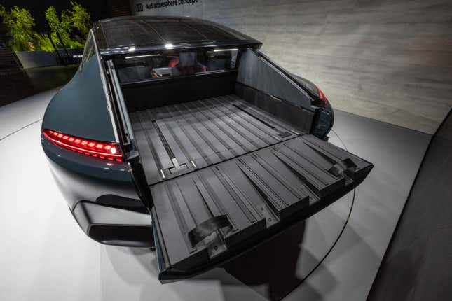 The rear bed area of the Audi Activesphere concept is open.