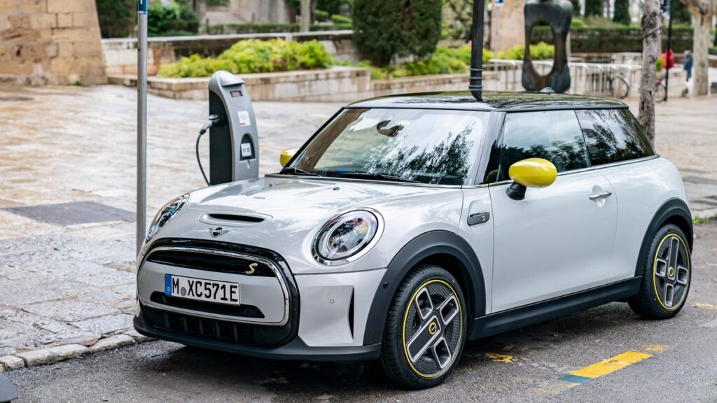 2024 Mini Cooper EV Will Have a 240-Mile Range