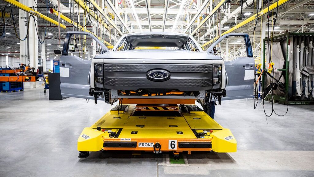 Ford to Restart F-150 Lightning Production Following Battery Issues