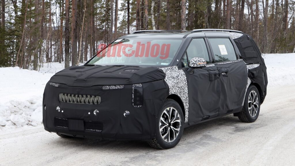 Kia Carnival spy photos show Telluride and EV9 design cues