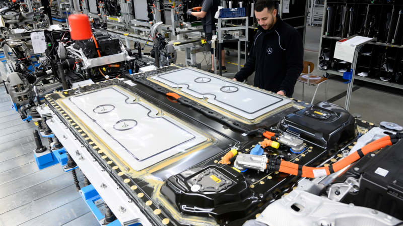 Mercedes-Benz building battery recycling factory in Germany