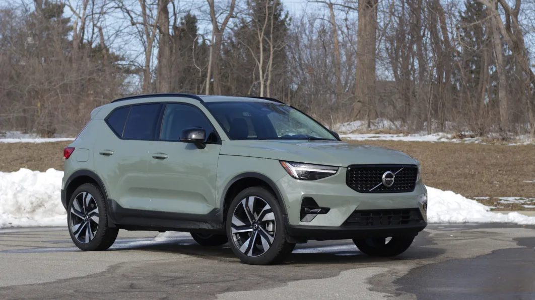 2023 Volvo XC40 B5