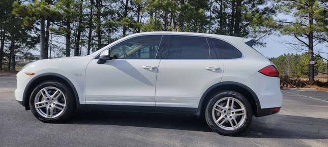 Image for article titled At $12,900, Is This 2013 Porsche Cayenne S Hybrid the Real Deal?