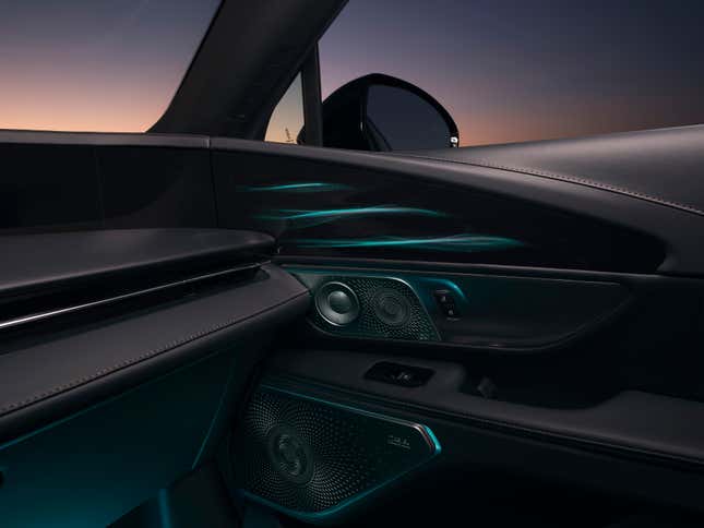 Image for article titled 2024 Lincoln Nautilus Gets a New Look, Hybrid Powertrain and a Big Dose of Luxury