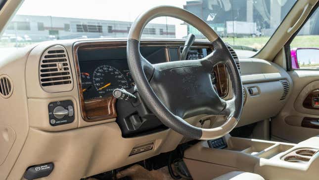 Image for article titled This Chevrolet Suburban Is So &#39;90s It Hurts