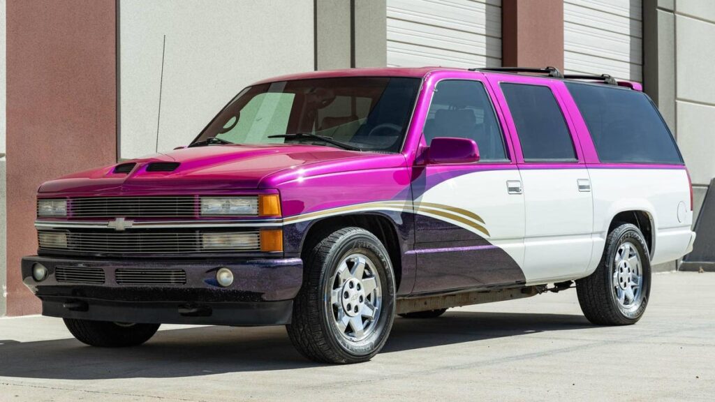 This Chevrolet Suburban Is So '90s It Hurts