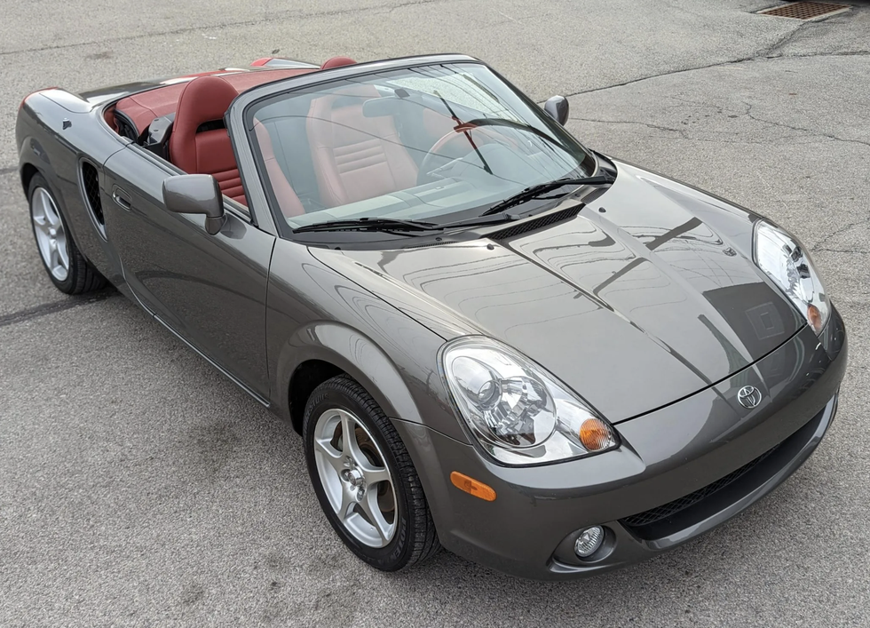 2004 toyota mr2