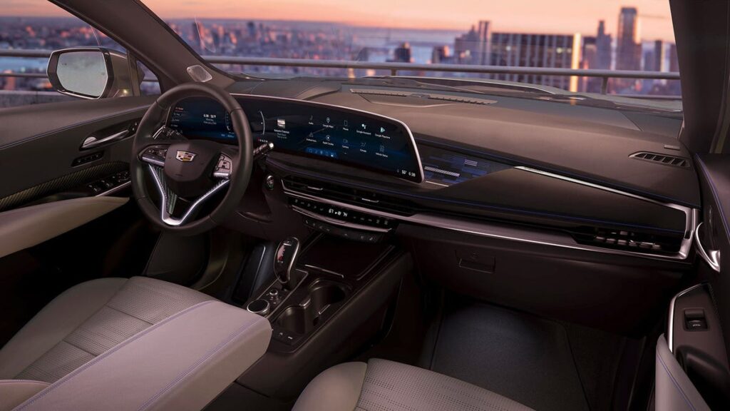 GM CFO Says Its Software Will at Least Be 'Equally as Compelling' as CarPlay