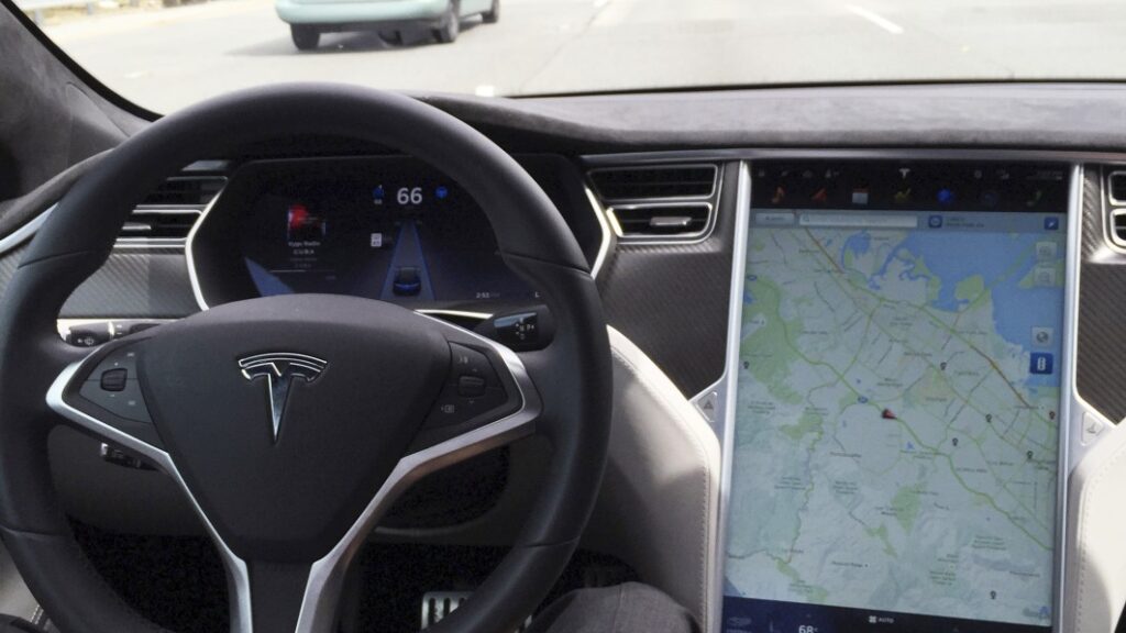 Jurors in lawsuit say Tesla never claimed Autopilot 'to be a self pilot'