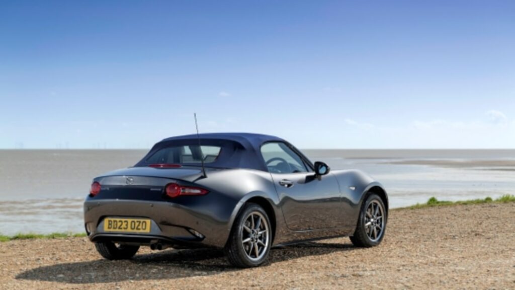 Mazda unwraps a MX-5 Miata Kizuna special edition for spring