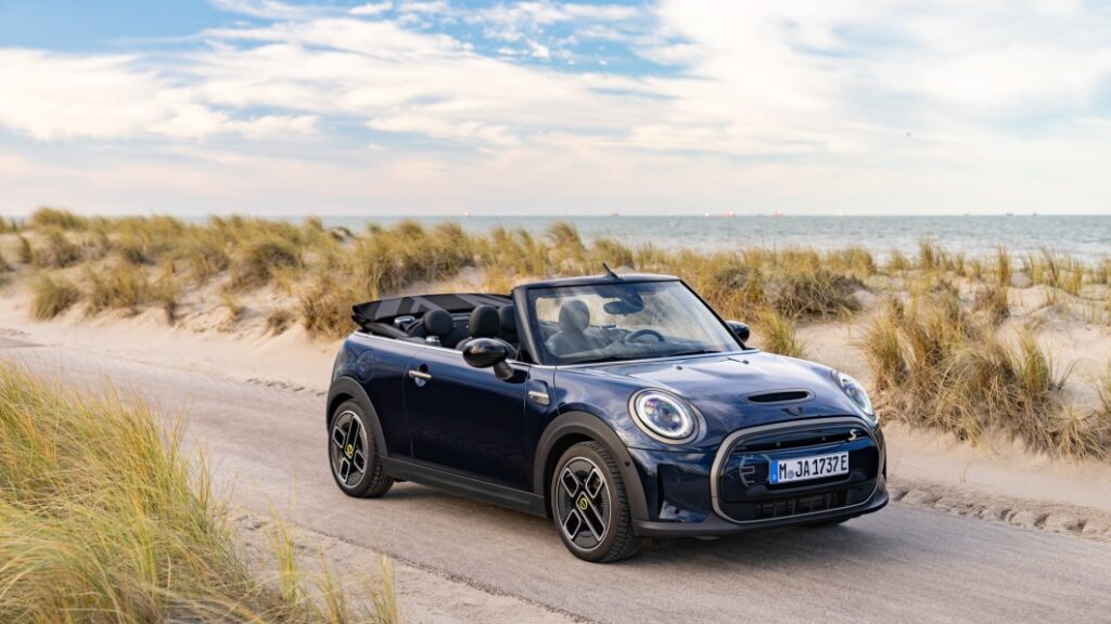 Mini Cooper SE electric convertible will be shown off in Shanghai