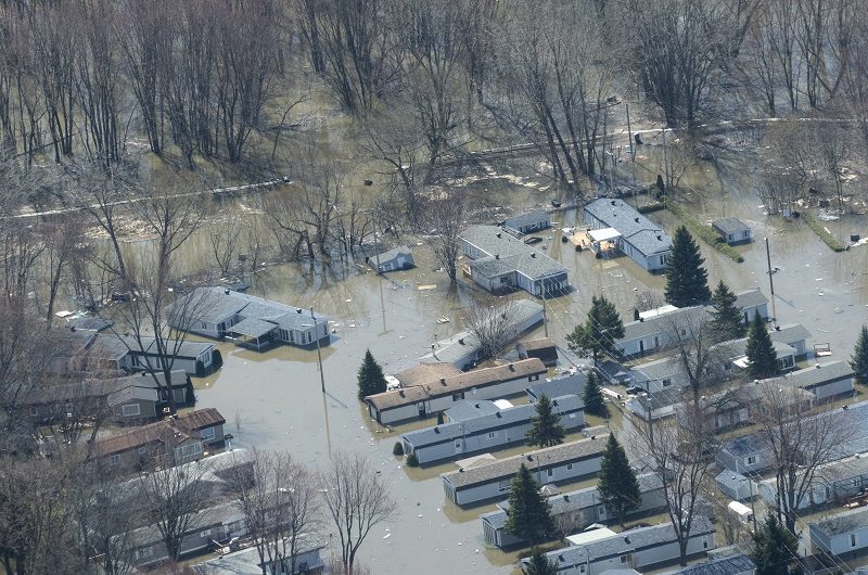 A dike breach in Ste-Marthe-sur-le-Lac, Que.