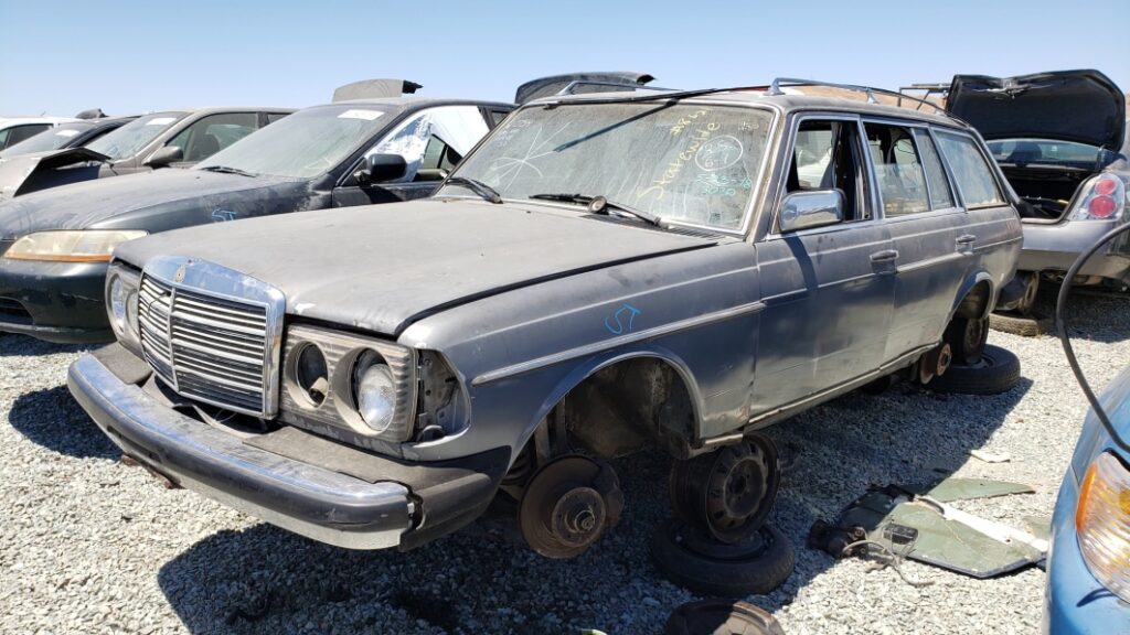 Junkyard Gem: 1980 Mercedes-Benz 300 TD