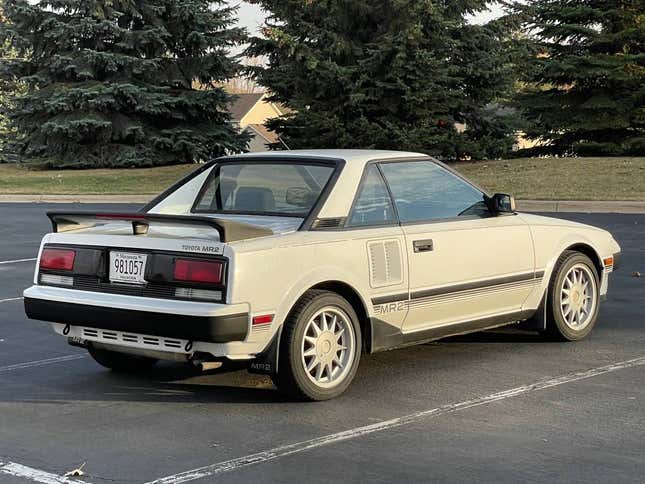 Image for article titled At $5,800, Does This 1985 Toyota MR2 Deserve a Formal Offer?