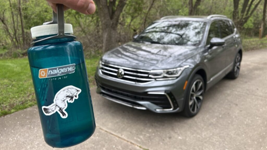 2023 Volkswagen Tiguan Cupholder Mega Test: Will the Nalgene bottle fit?