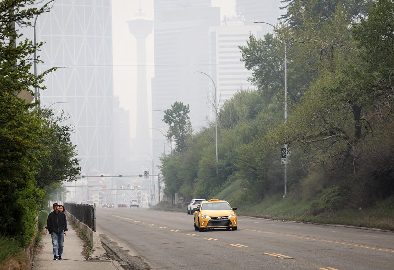 Smoke from wildfires in Alberta blankets Calgary