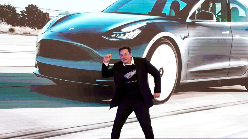 Elon Musk hailed during trip to China, lavished with a 16-course meal