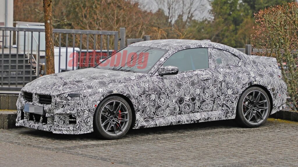 BMW M2 CS spy photos show more aggressive aero