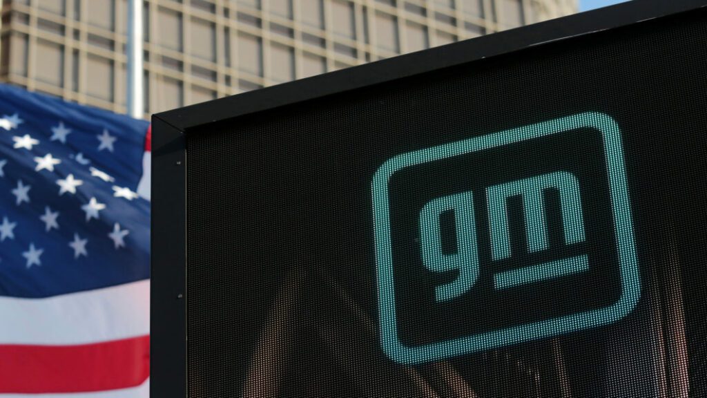 GM hires former Apple executive Mike Abbott to lead software unit