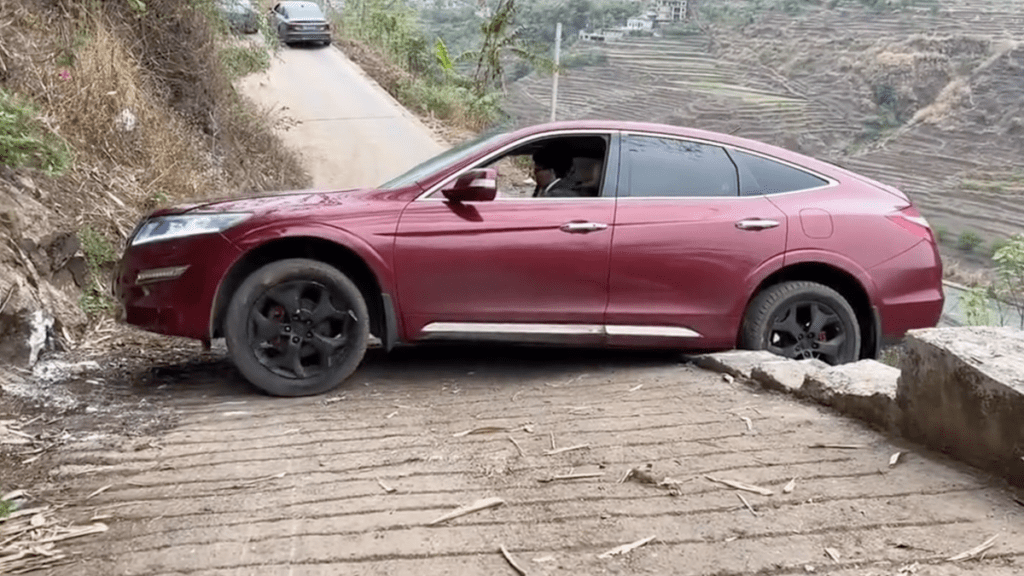 Sorry, but This Insane Honda Crosstour U-Turn Is Nothing but a Stunt for Views