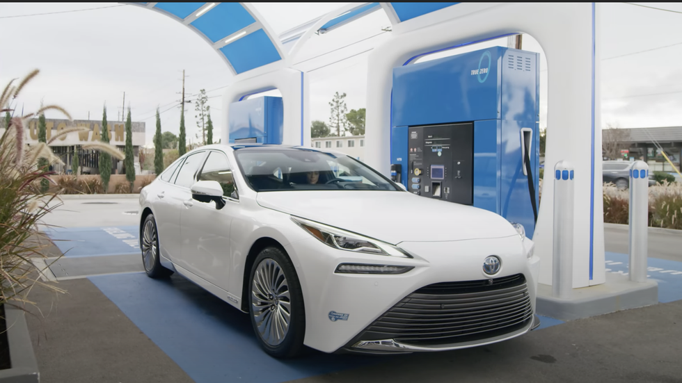 toyota mirai at fueling station 2022
