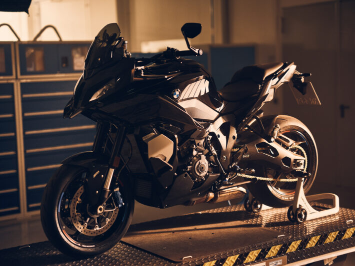 BMW M1000 XR