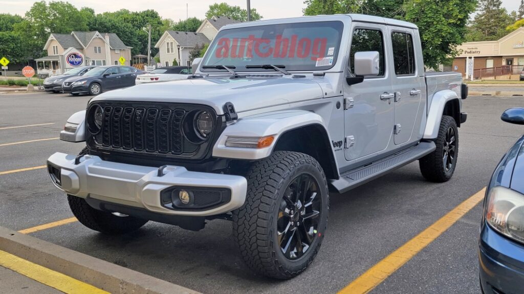 2024 Jeep Gladiator spy photos show Wrangler-like refresh