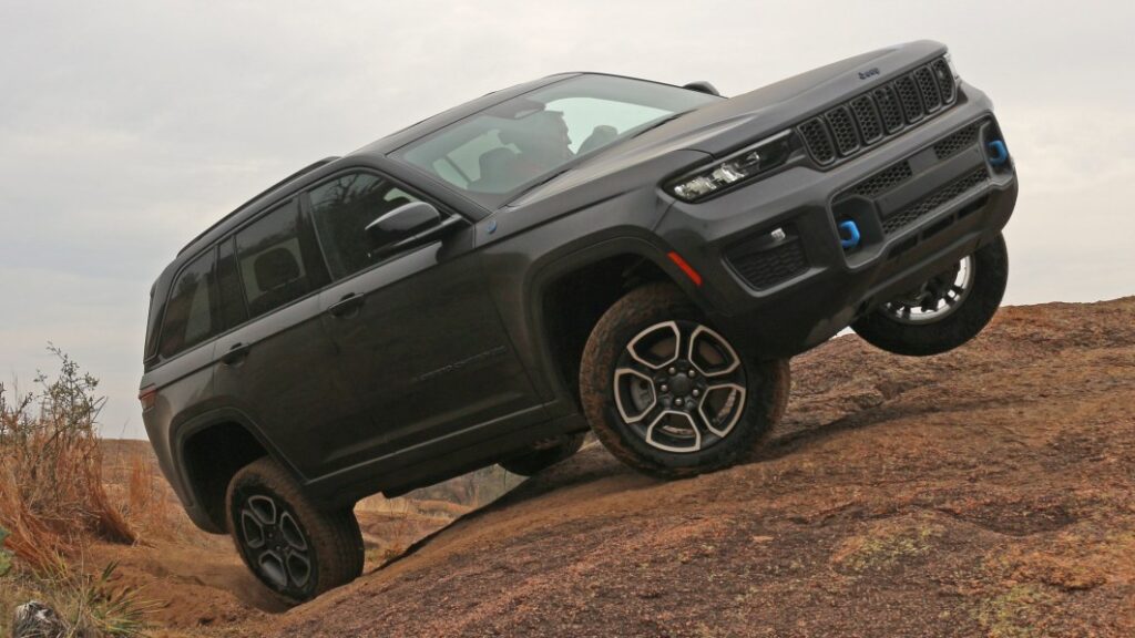 331,000 Jeeps recalled because rear springs can fall off while driving